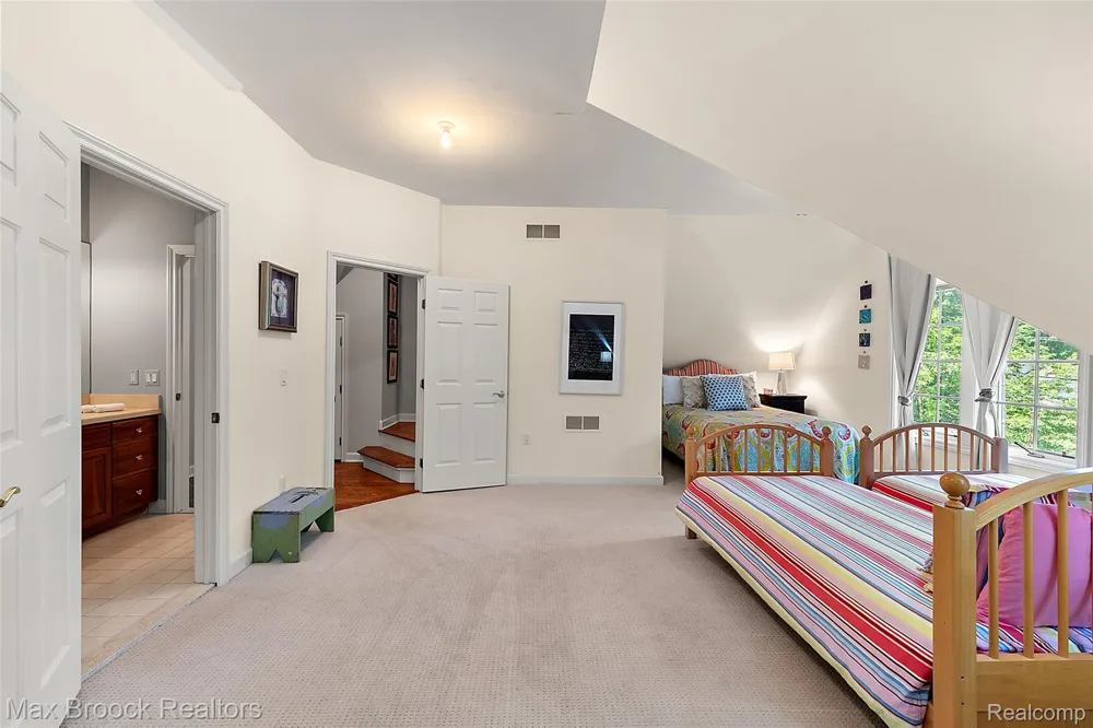 4875 Old Orchard Trail Orchard Lake Village City, MI 48324