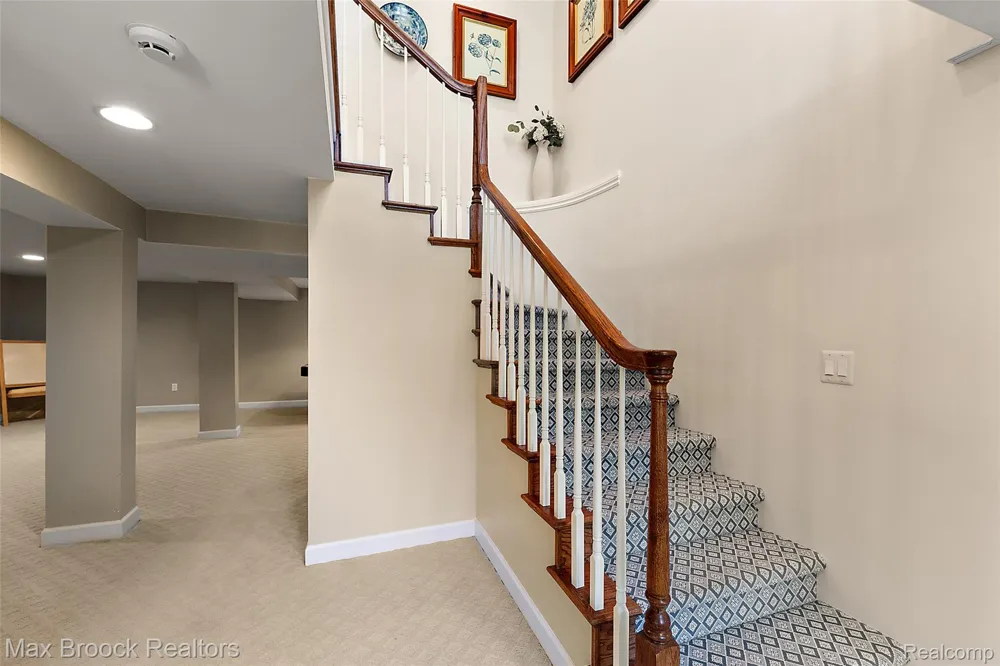 4875 Old Orchard Trail Orchard Lake Village City, MI 48324