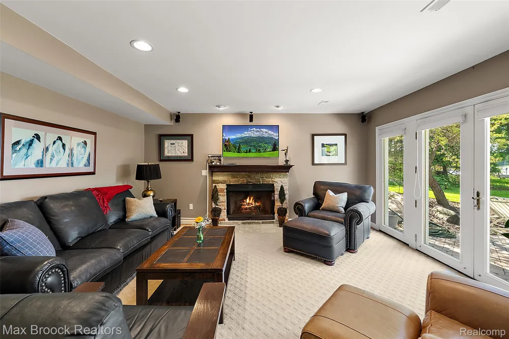 4875 Old Orchard Trail Orchard Lake Village City, MI 48324