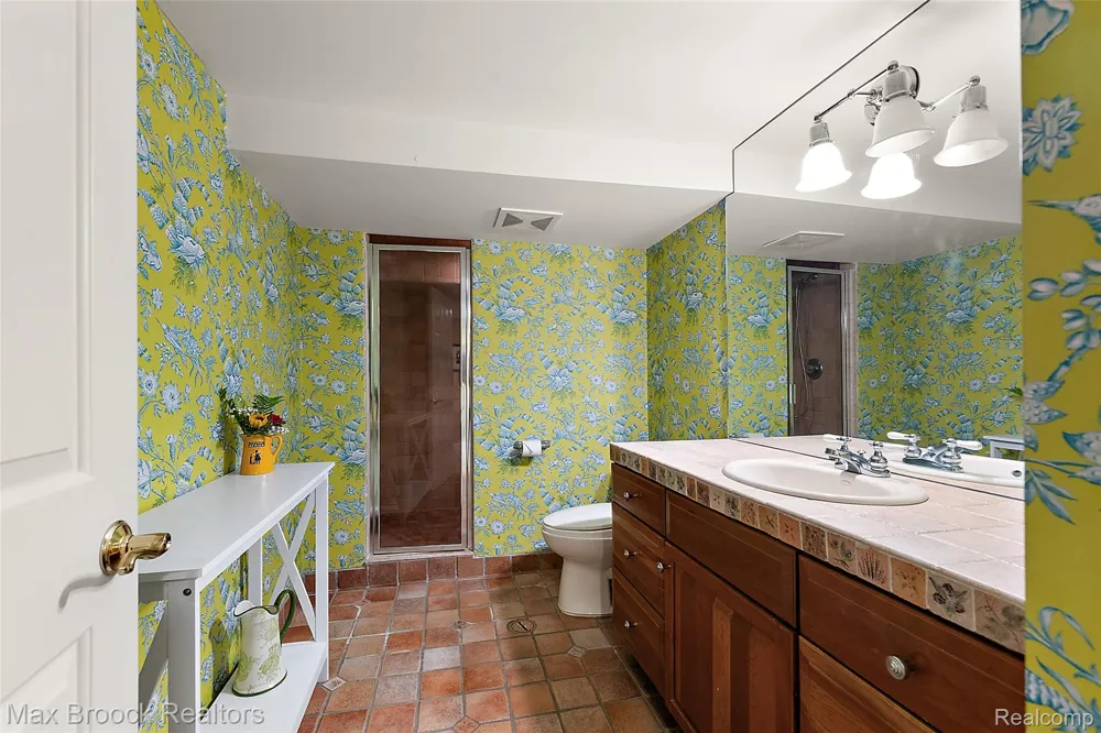 4875 Old Orchard Trail Orchard Lake Village City, MI 48324