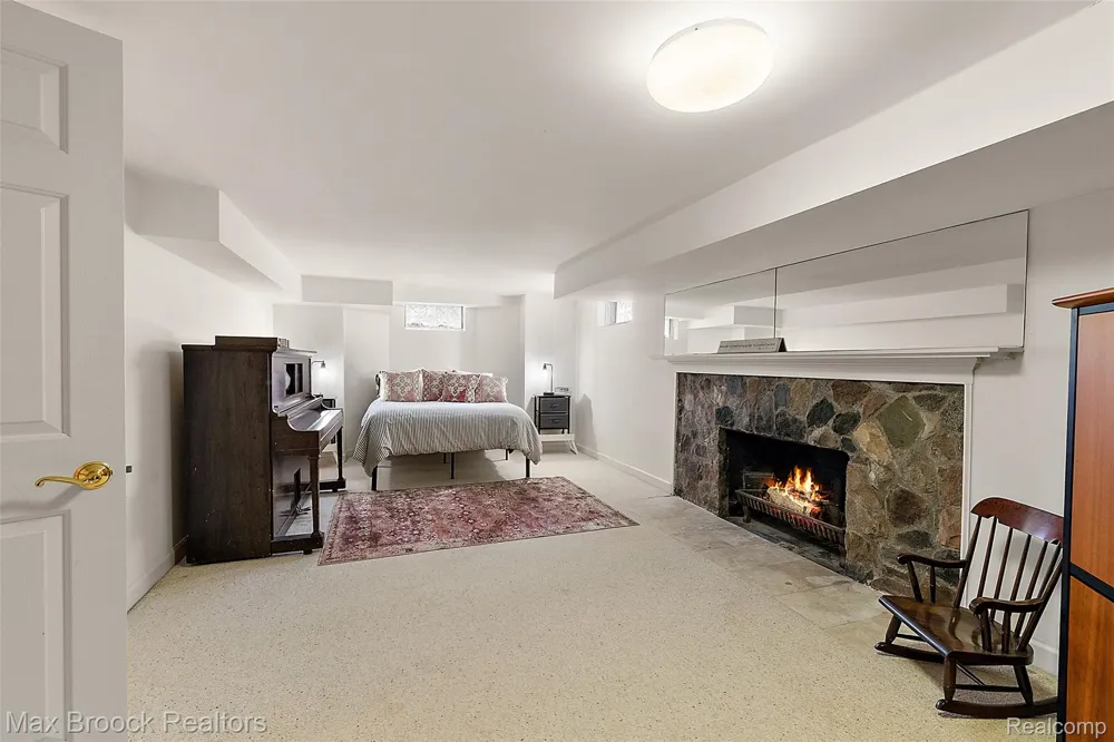 4875 Old Orchard Trail Orchard Lake Village City, MI 48324