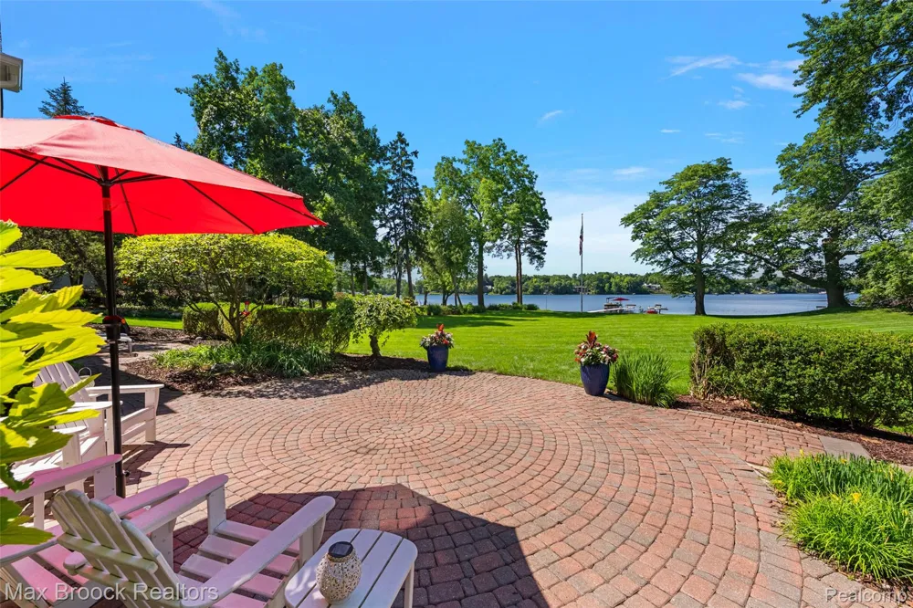 4875 Old Orchard Trail Orchard Lake Village City, MI 48324