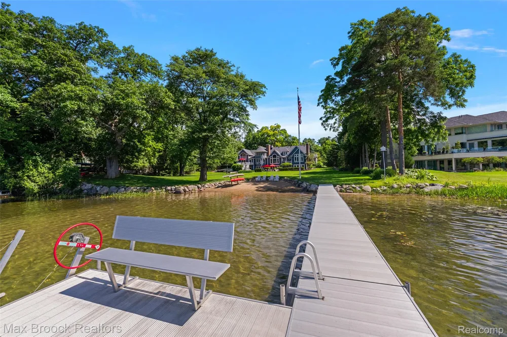 4875 Old Orchard Trail Orchard Lake Village City, MI 48324