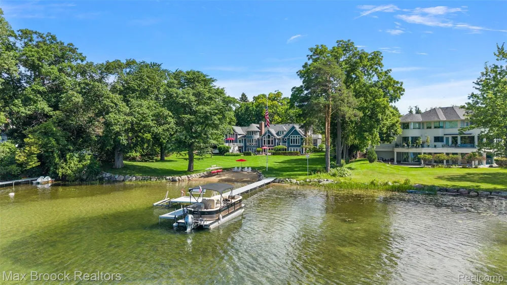 4875 Old Orchard Trail Orchard Lake Village City, MI 48324
