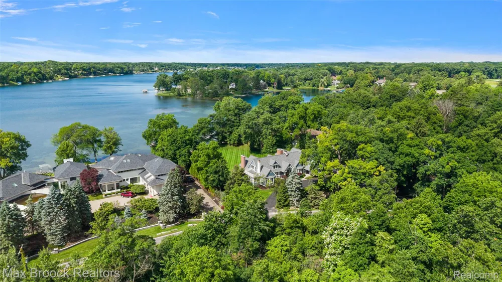 4875 Old Orchard Trail Orchard Lake Village City, MI 48324