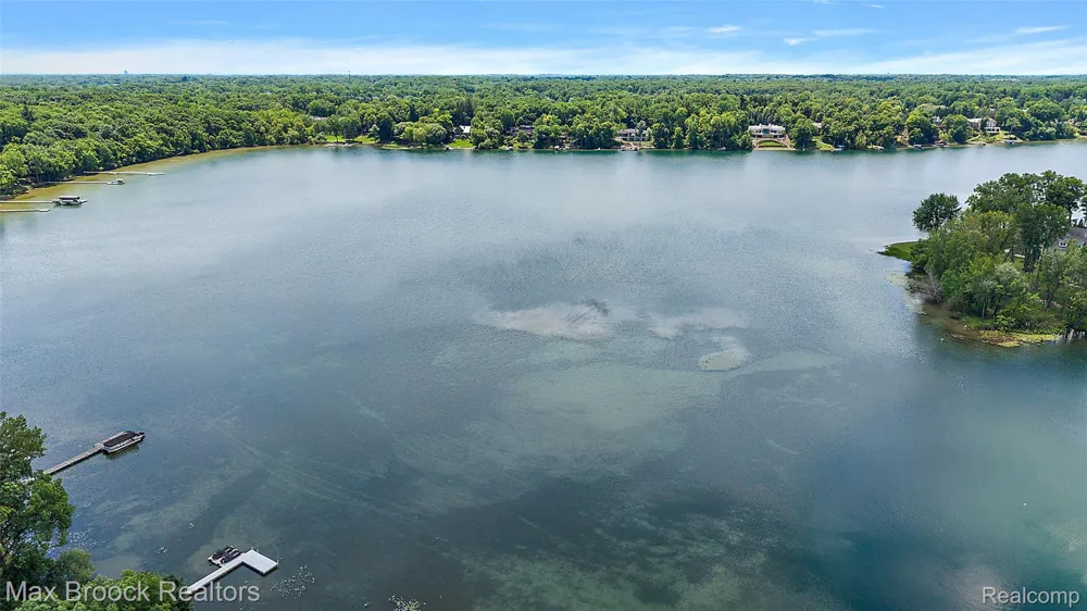 4875 Old Orchard Trail Orchard Lake Village City, MI 48324