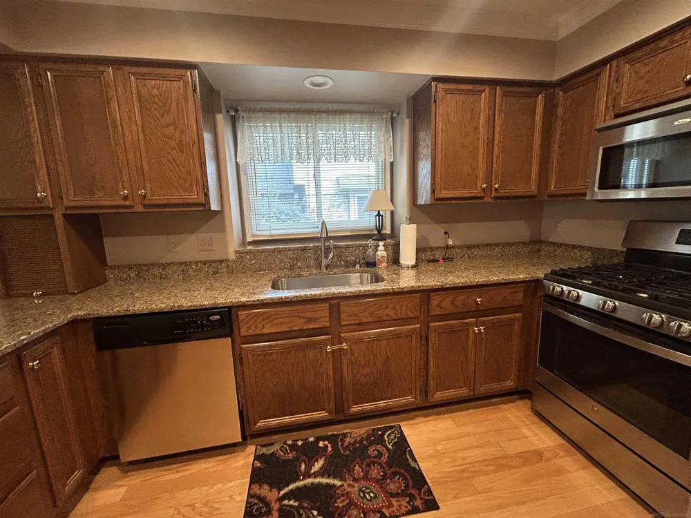 37515 Hanson Drive Sterling Heights City, MI 48310