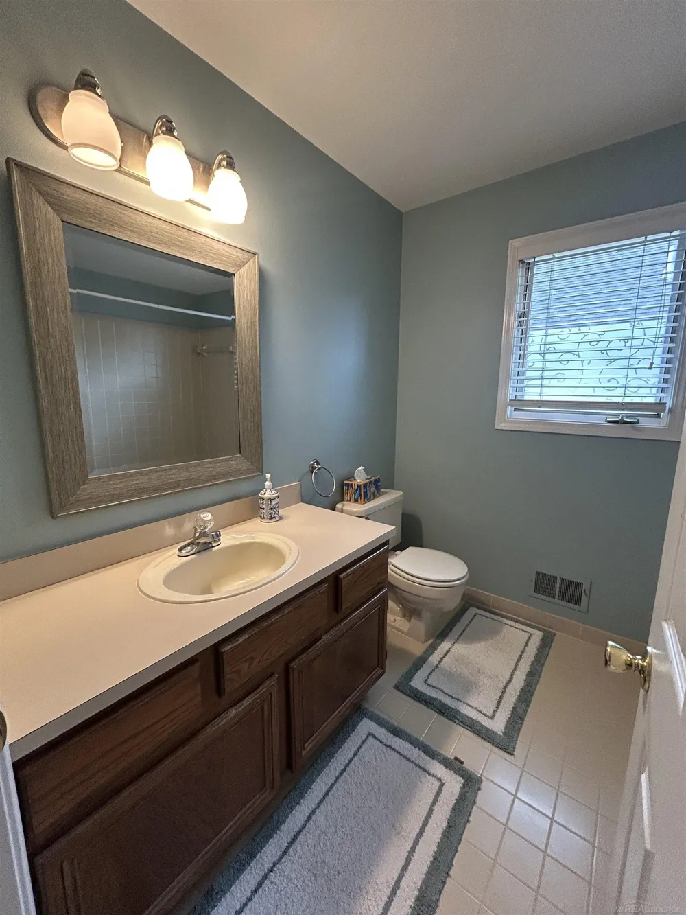 37515 Hanson Drive Sterling Heights City, MI 48310