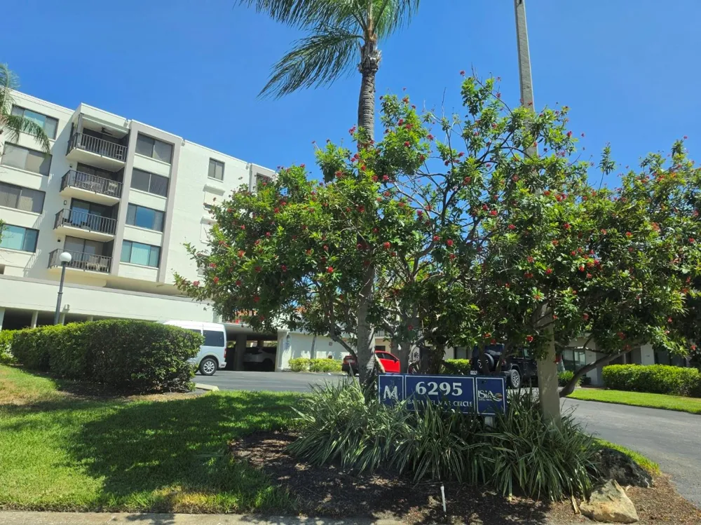 6295 BAHIA DEL MAR CIRCLE #111 St Petersburg, FL 33715