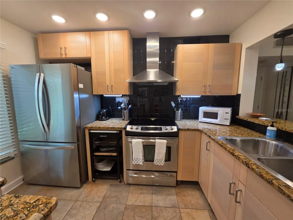 6295 BAHIA DEL MAR CIRCLE #111 St Petersburg, FL 33715
