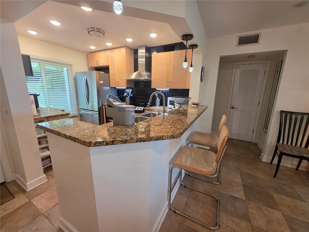 6295 BAHIA DEL MAR CIRCLE #111 St Petersburg, FL 33715