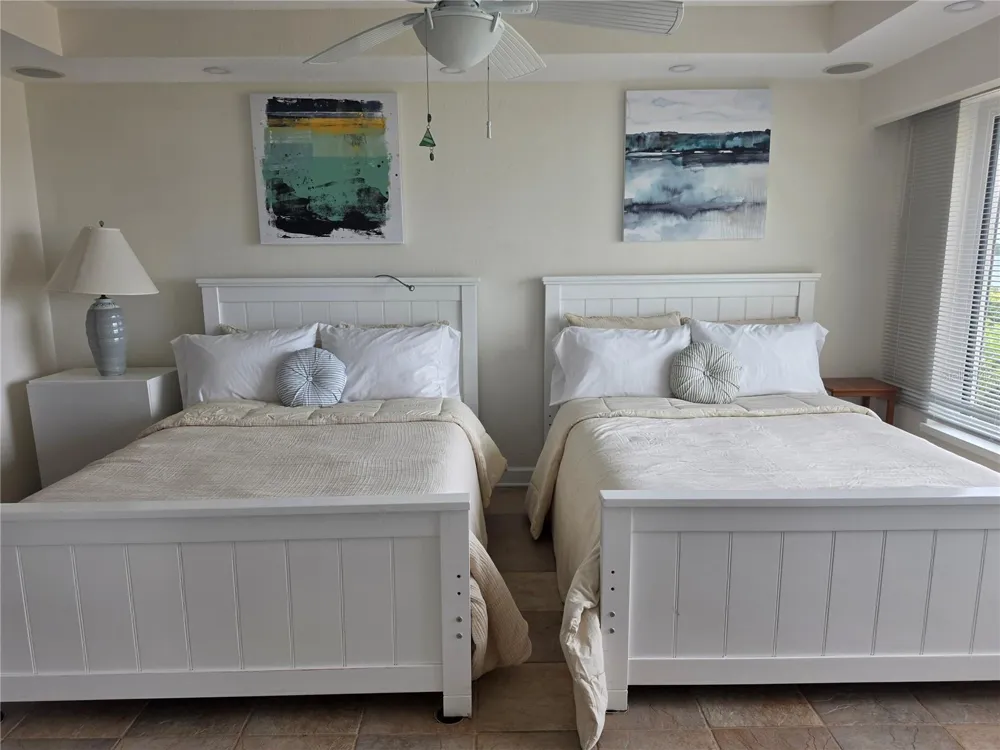 6295 BAHIA DEL MAR CIRCLE #111 St Petersburg, FL 33715
