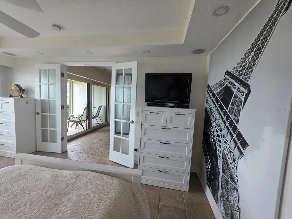 6295 BAHIA DEL MAR CIRCLE #111 St Petersburg, FL 33715