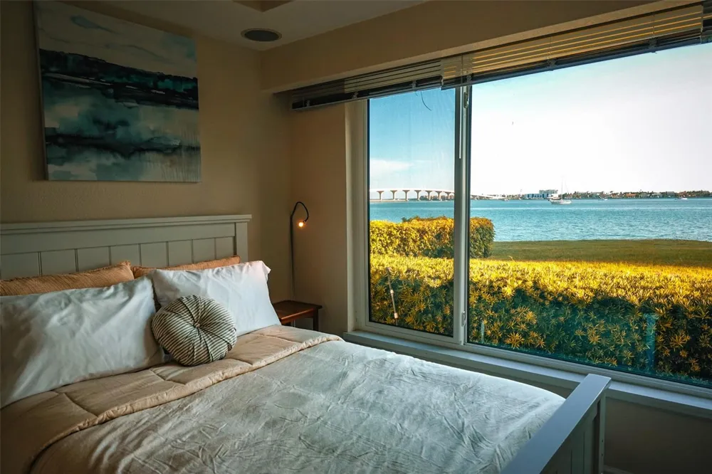6295 BAHIA DEL MAR CIRCLE #111 St Petersburg, FL 33715