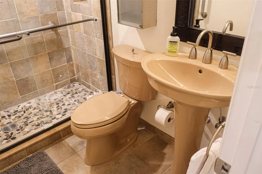 6295 BAHIA DEL MAR CIRCLE #111 St Petersburg, FL 33715