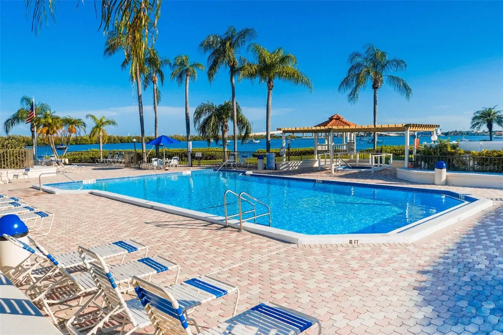 6295 BAHIA DEL MAR CIRCLE #111 St Petersburg, FL 33715