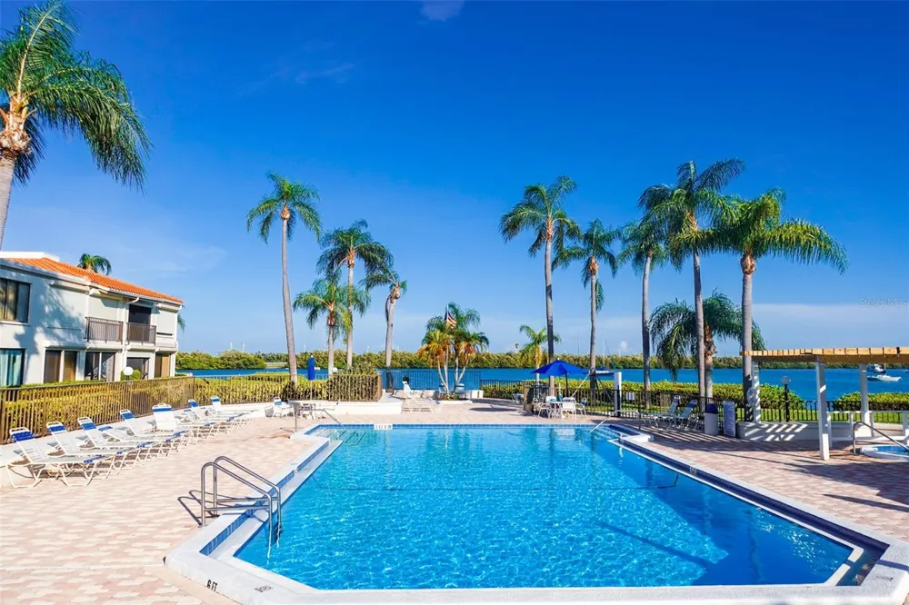 6295 BAHIA DEL MAR CIRCLE #111 St Petersburg, FL 33715