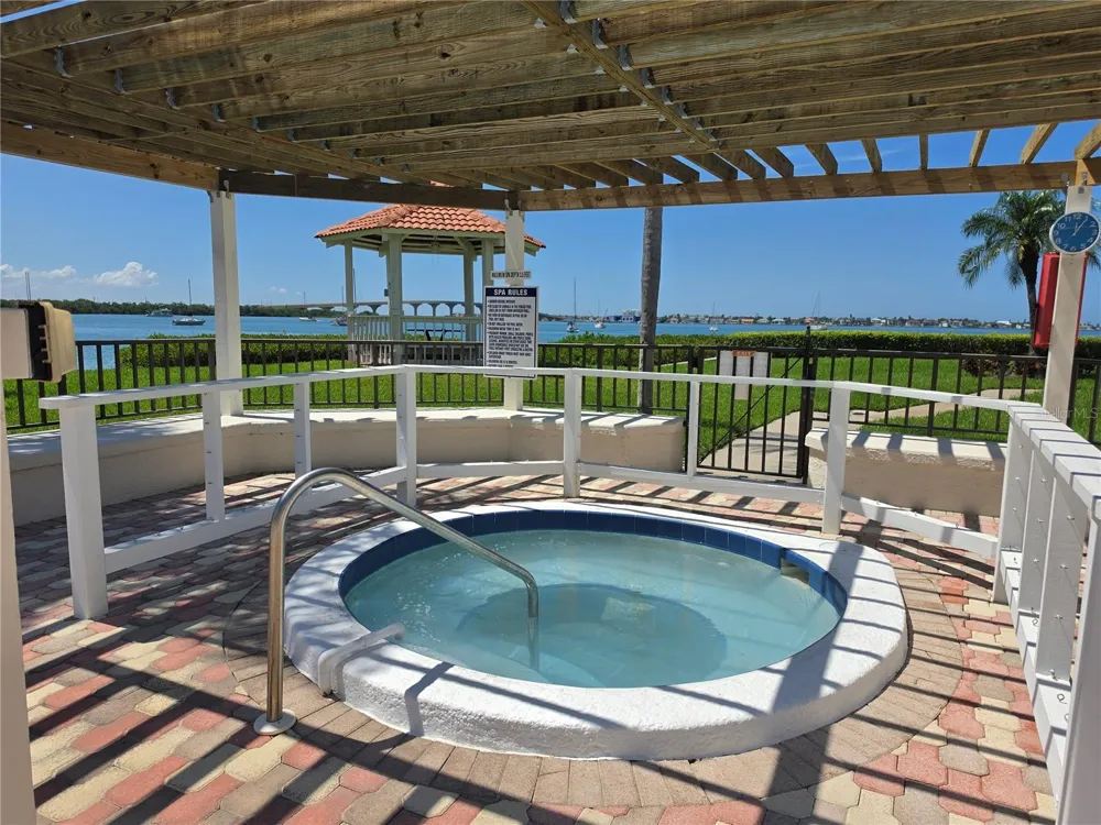 6295 BAHIA DEL MAR CIRCLE #111 St Petersburg, FL 33715