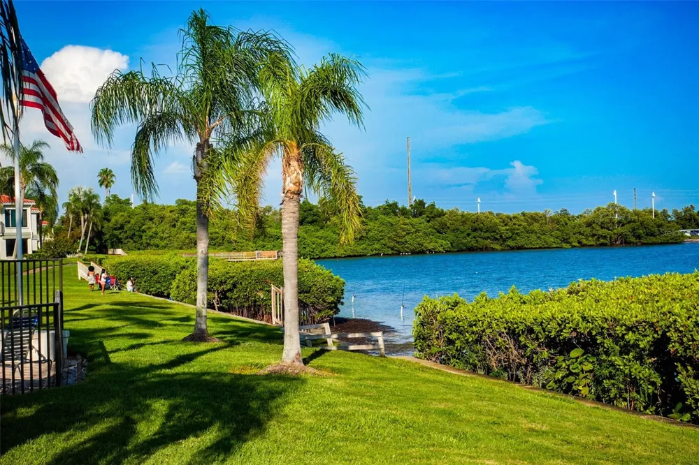 6295 BAHIA DEL MAR CIRCLE #111 St Petersburg, FL 33715