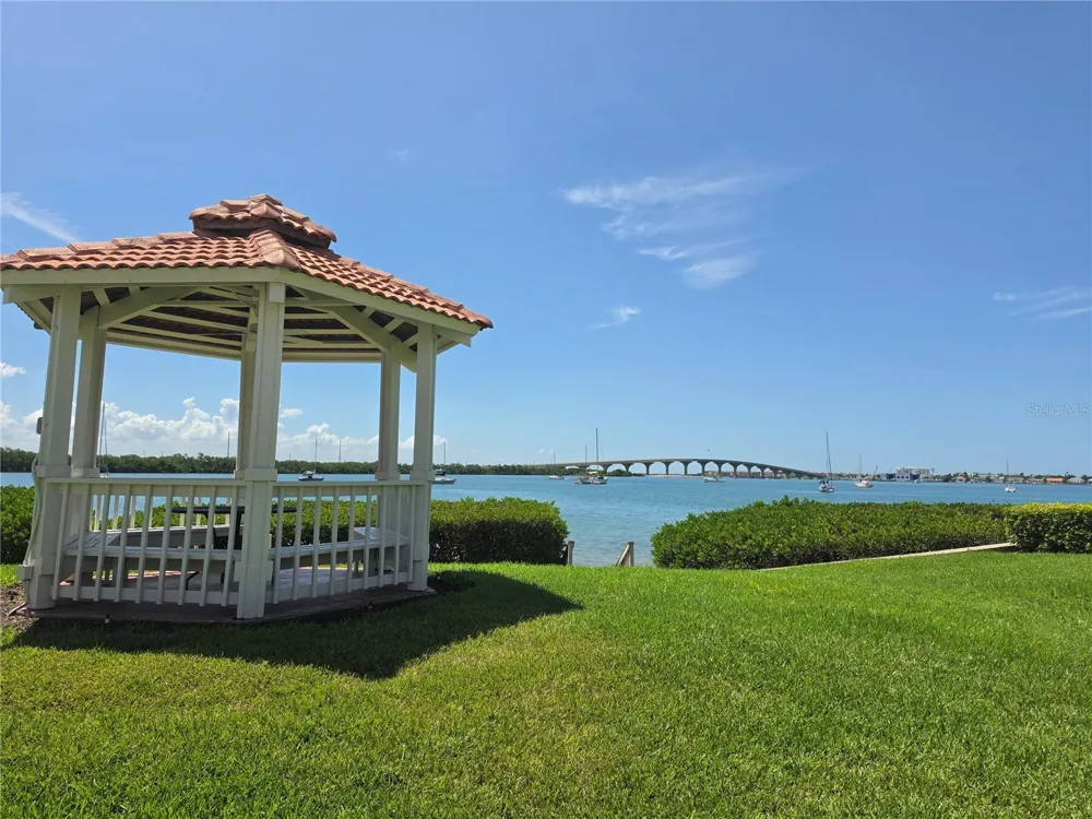 6295 BAHIA DEL MAR CIRCLE #111 St Petersburg, FL 33715