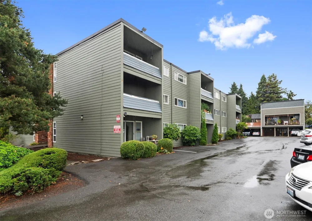 236 S 152nd Street #A104 Burien, WA 98148