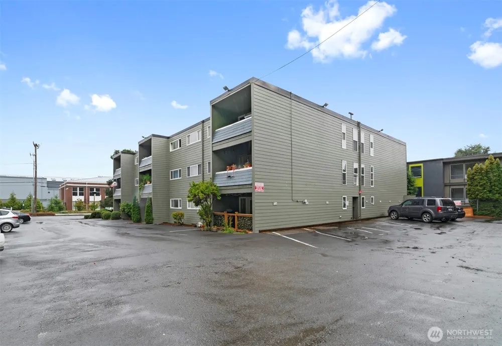 236 S 152nd Street #A104 Burien, WA 98148