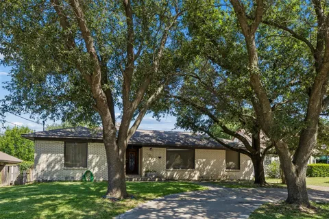 8011 Eagle Trail