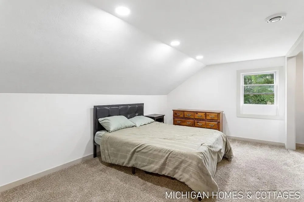 752 Jordan Lake Avenue Lake Odessa, MI 48849