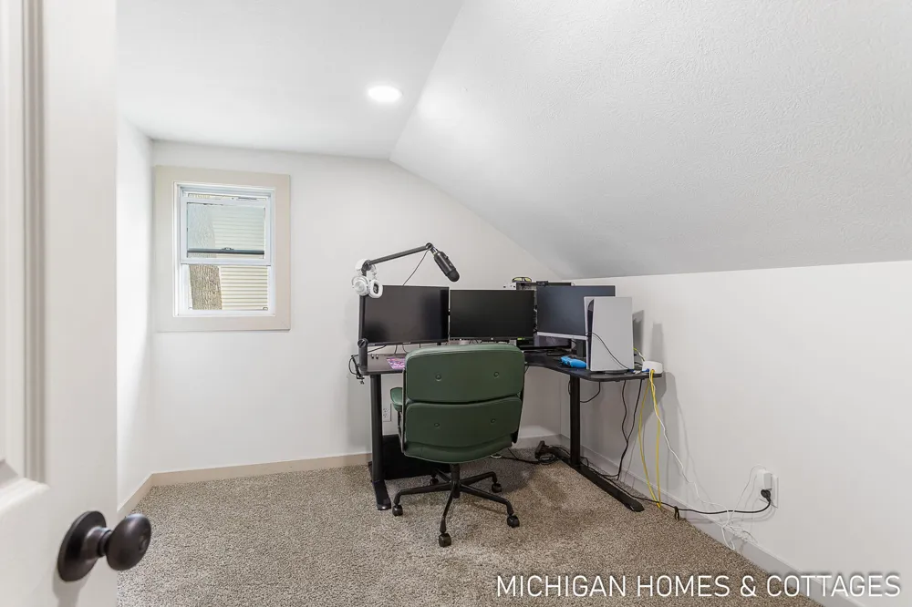 752 Jordan Lake Avenue Lake Odessa, MI 48849