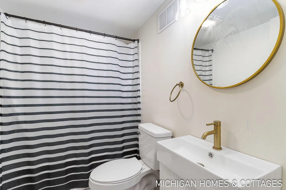 752 Jordan Lake Avenue Lake Odessa, MI 48849