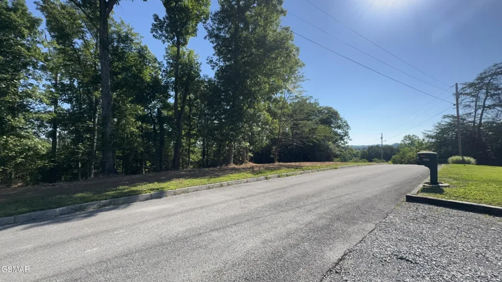 13 Rupert Drive Dandridge, TN 37725