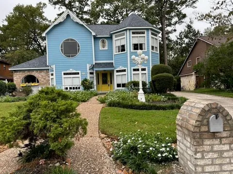 20011 Legend Oak Drive