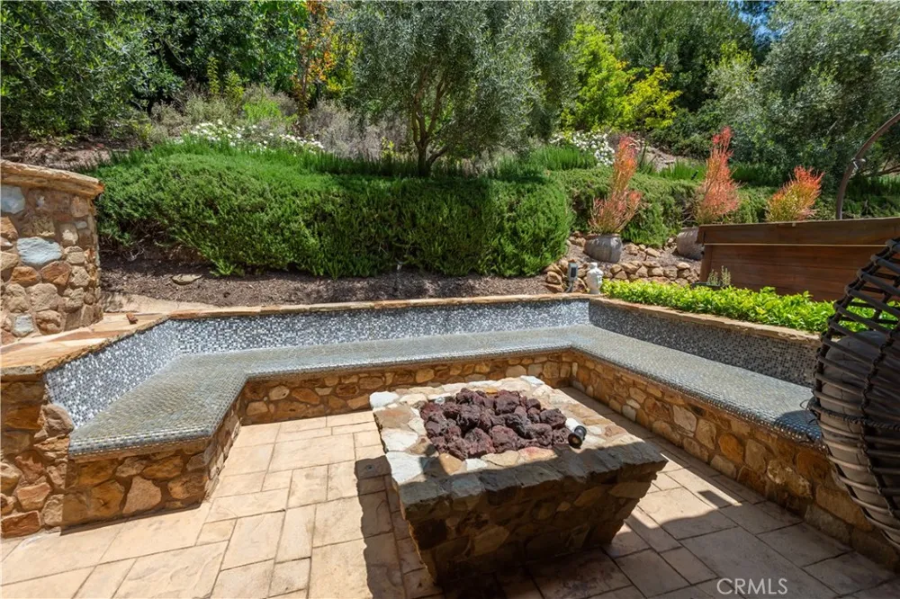 25561 PRADO DE LAS BELLOTAS Calabasas, CA 91302
