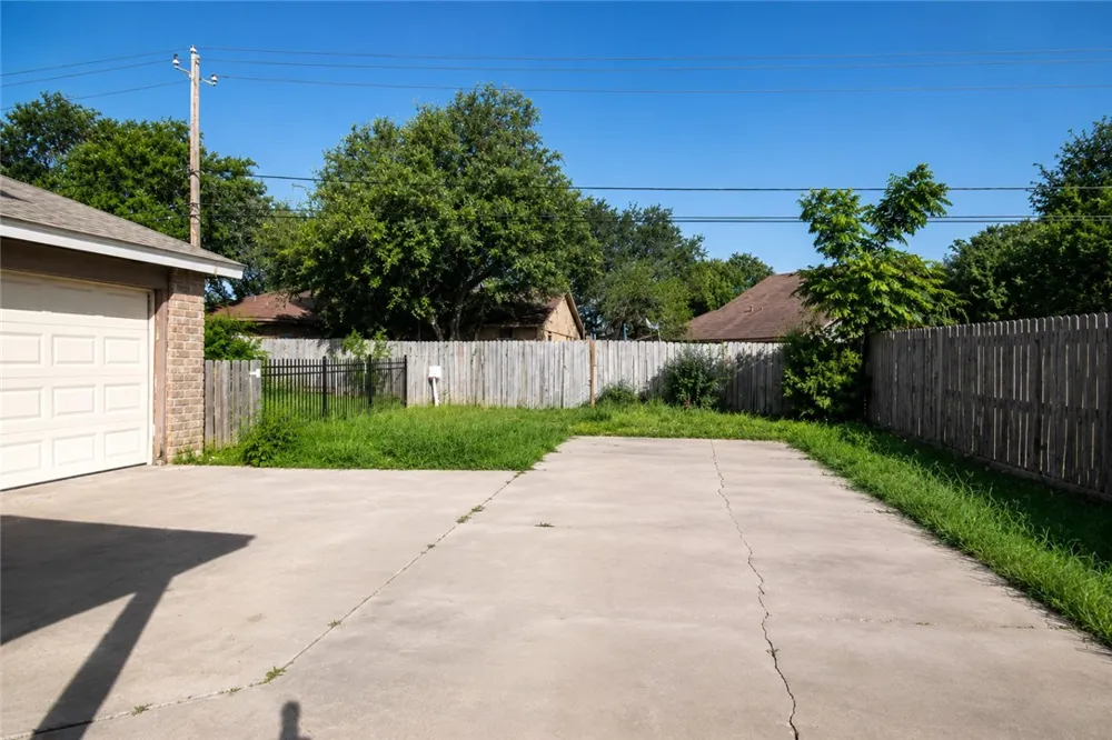 6941 Braesvalley Drive Corpus Christi, TX 78413