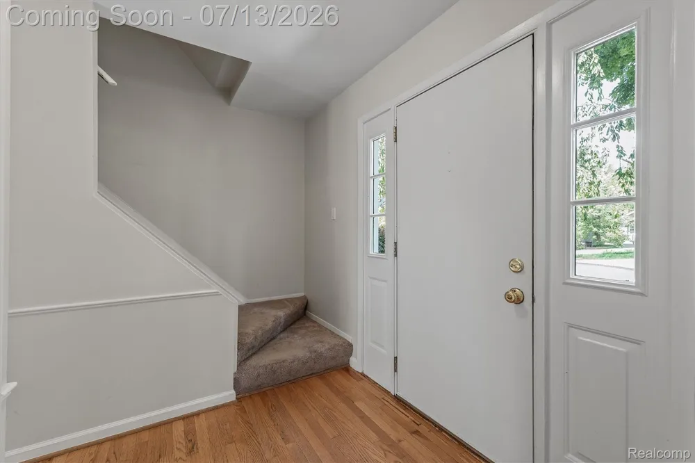 16249 Birwood Avenue Beverly Hills Village, MI 48025