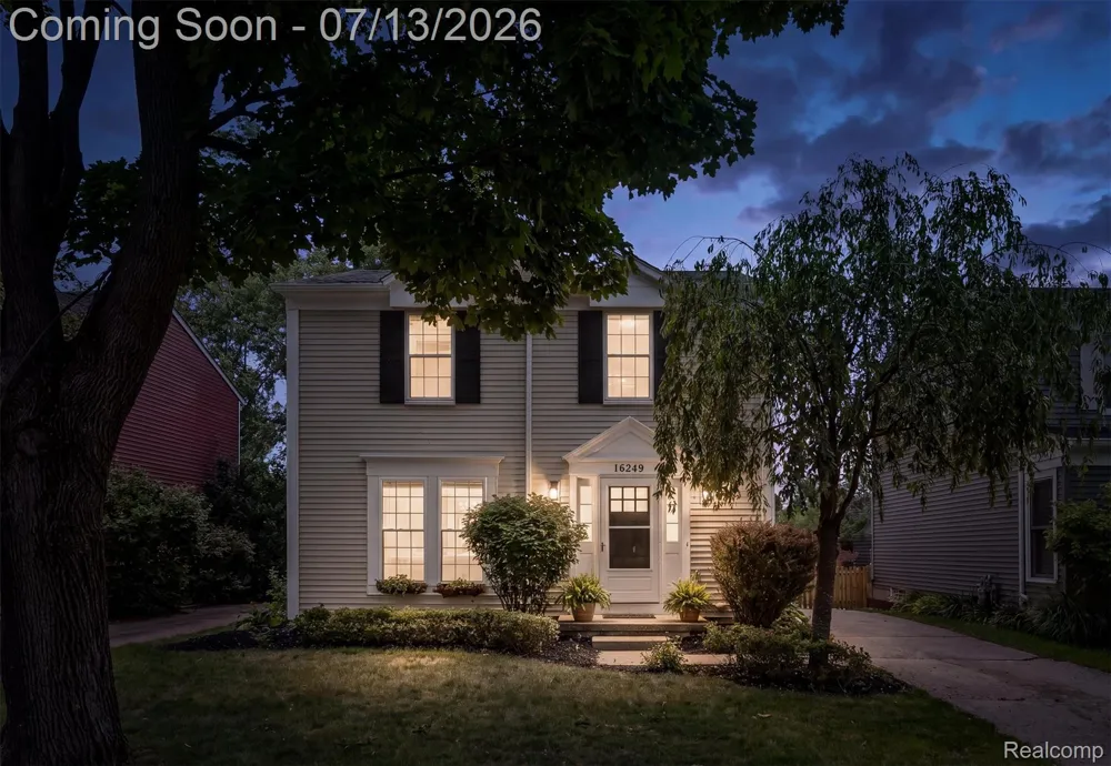 16249 Birwood Avenue Beverly Hills Village, MI 48025