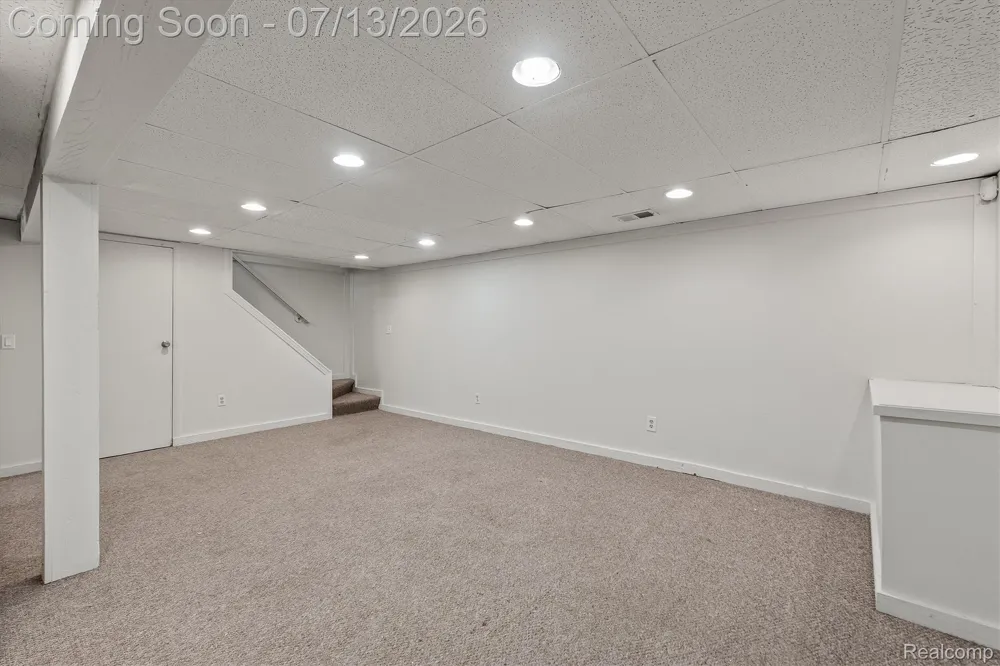 16249 Birwood Avenue Beverly Hills Village, MI 48025