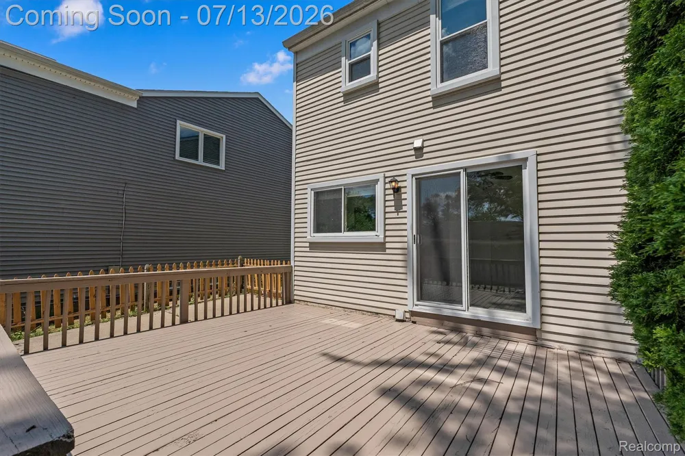 16249 Birwood Avenue Beverly Hills Village, MI 48025