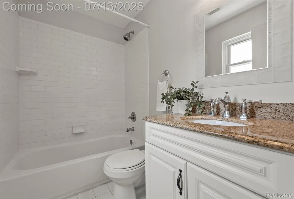 16249 Birwood Avenue Beverly Hills Village, MI 48025