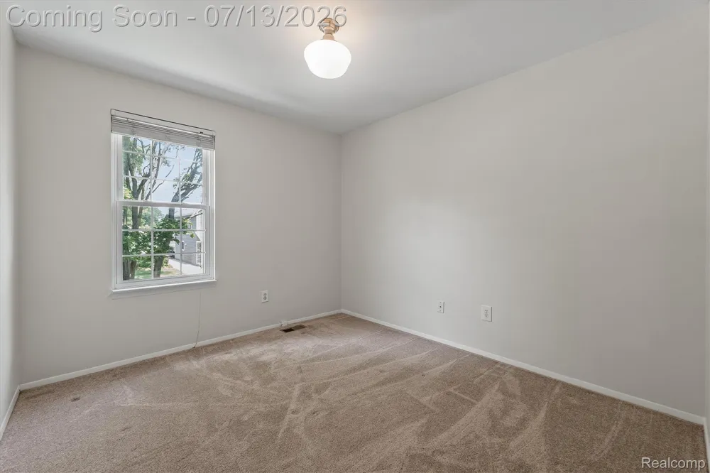 16249 Birwood Avenue Beverly Hills Village, MI 48025