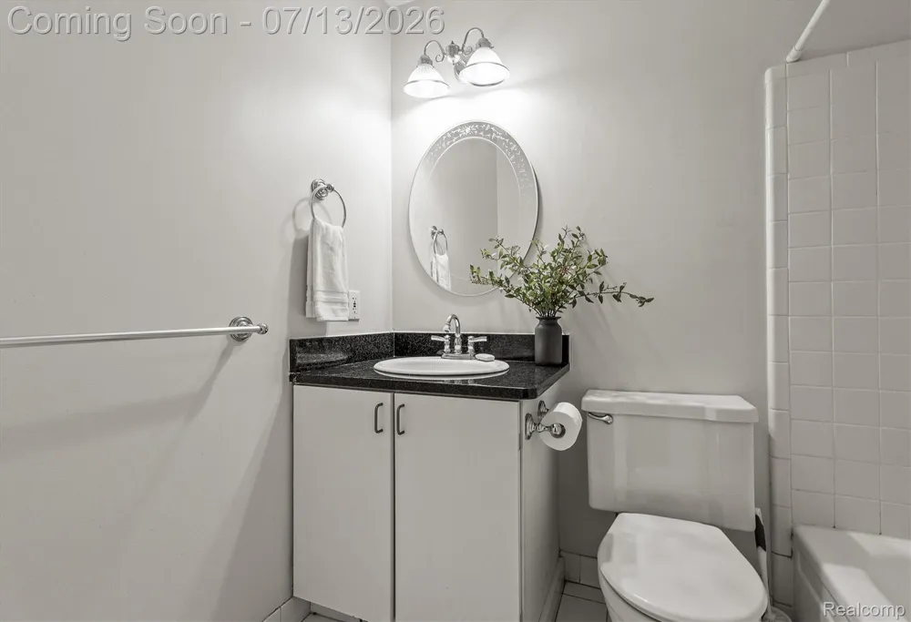 16249 Birwood Avenue Beverly Hills Village, MI 48025