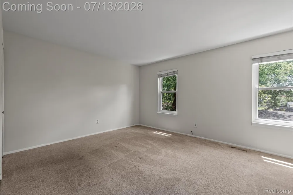 16249 Birwood Avenue Beverly Hills Village, MI 48025