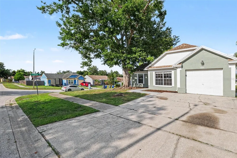 301 REGAL PARK DRIVE Valrico, FL 33594