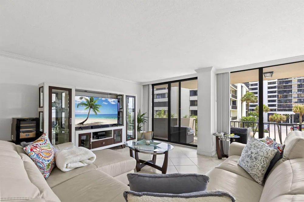 4200 Ocean Drive #1-204 Riviera Beach, FL 33404