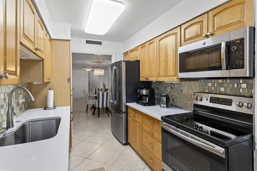 4200 Ocean Drive #1-204 Riviera Beach, FL 33404