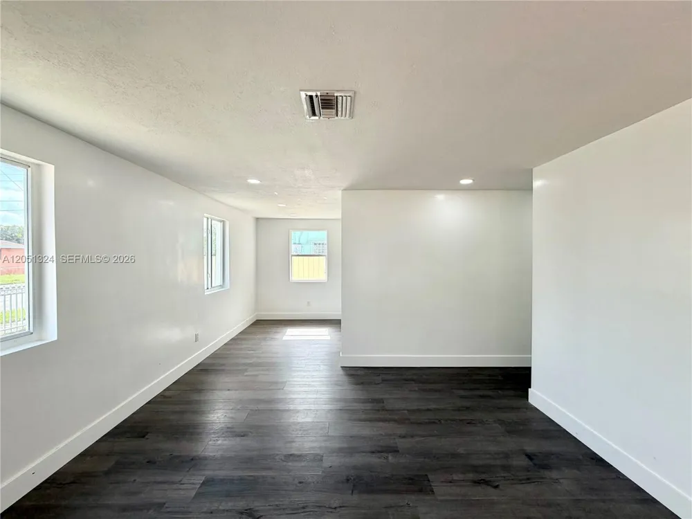 685 SE Park Dr Hialeah, FL 33010