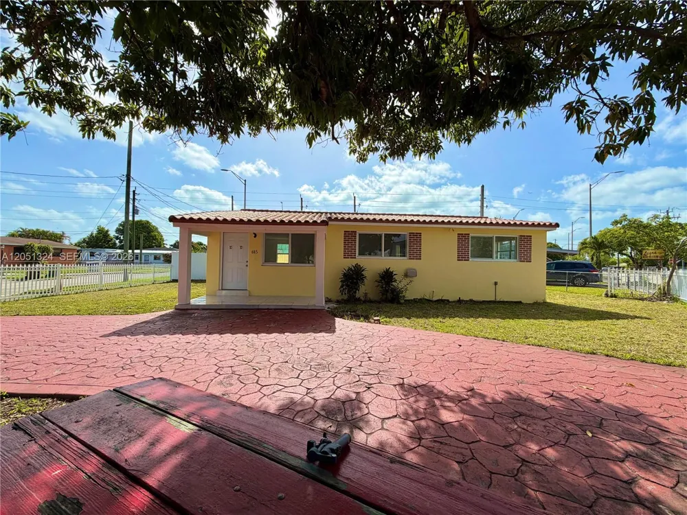 685 SE Park Dr Hialeah, FL 33010