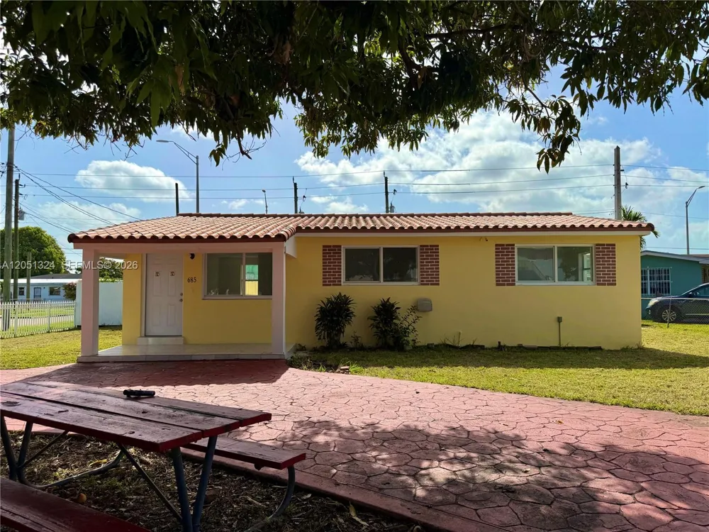 685 SE Park Dr Hialeah, FL 33010