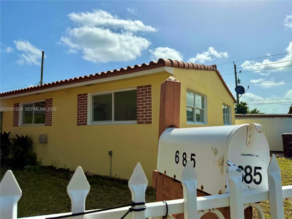685 SE Park Dr Hialeah, FL 33010