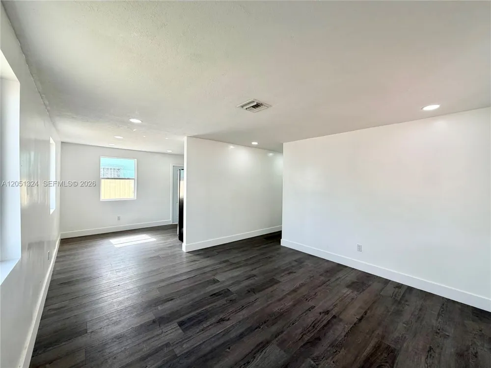 685 SE Park Dr Hialeah, FL 33010